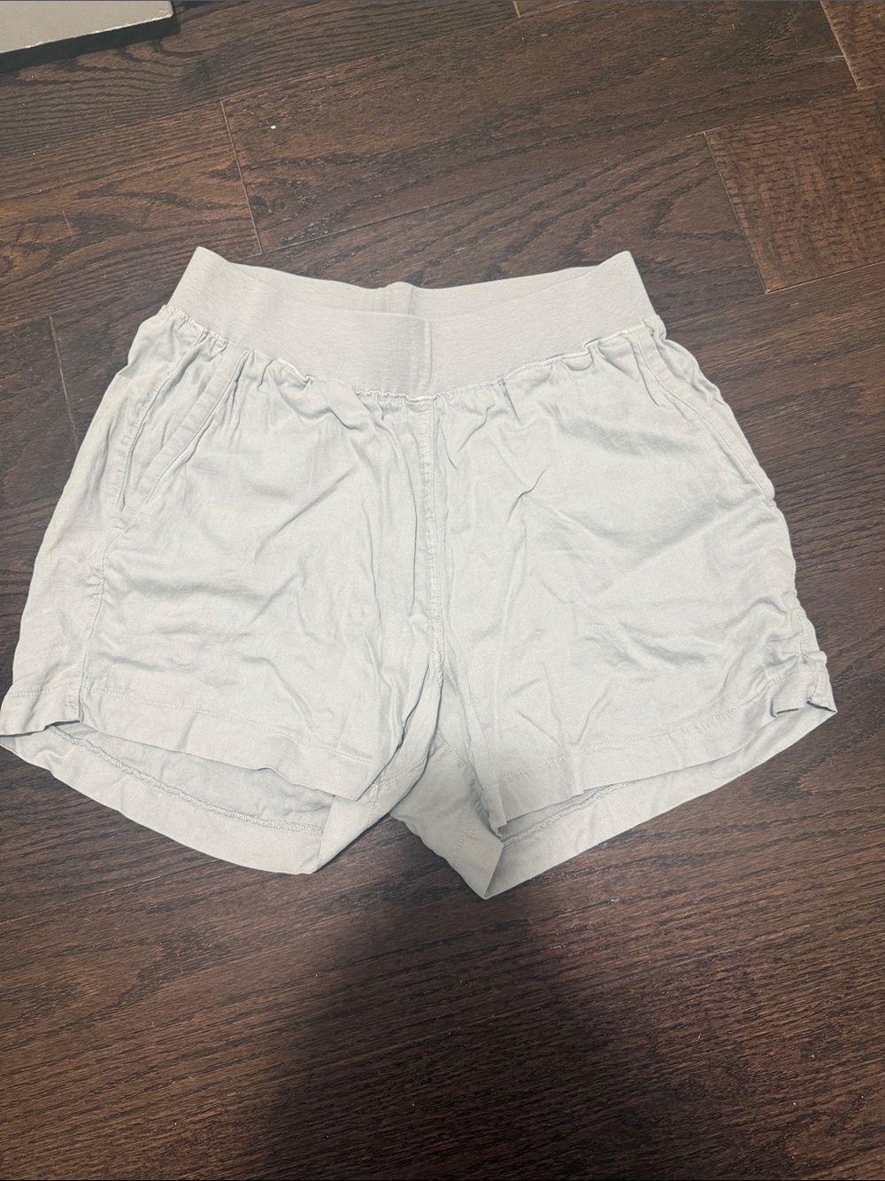 Women’s Faherty linen blend gray shorts